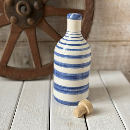 Bottiglia in ceramica realizzata e dipinta a mano 