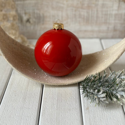 Pallina di Natale in ceramica realizzata a mano Made in Italy di colore rossa 