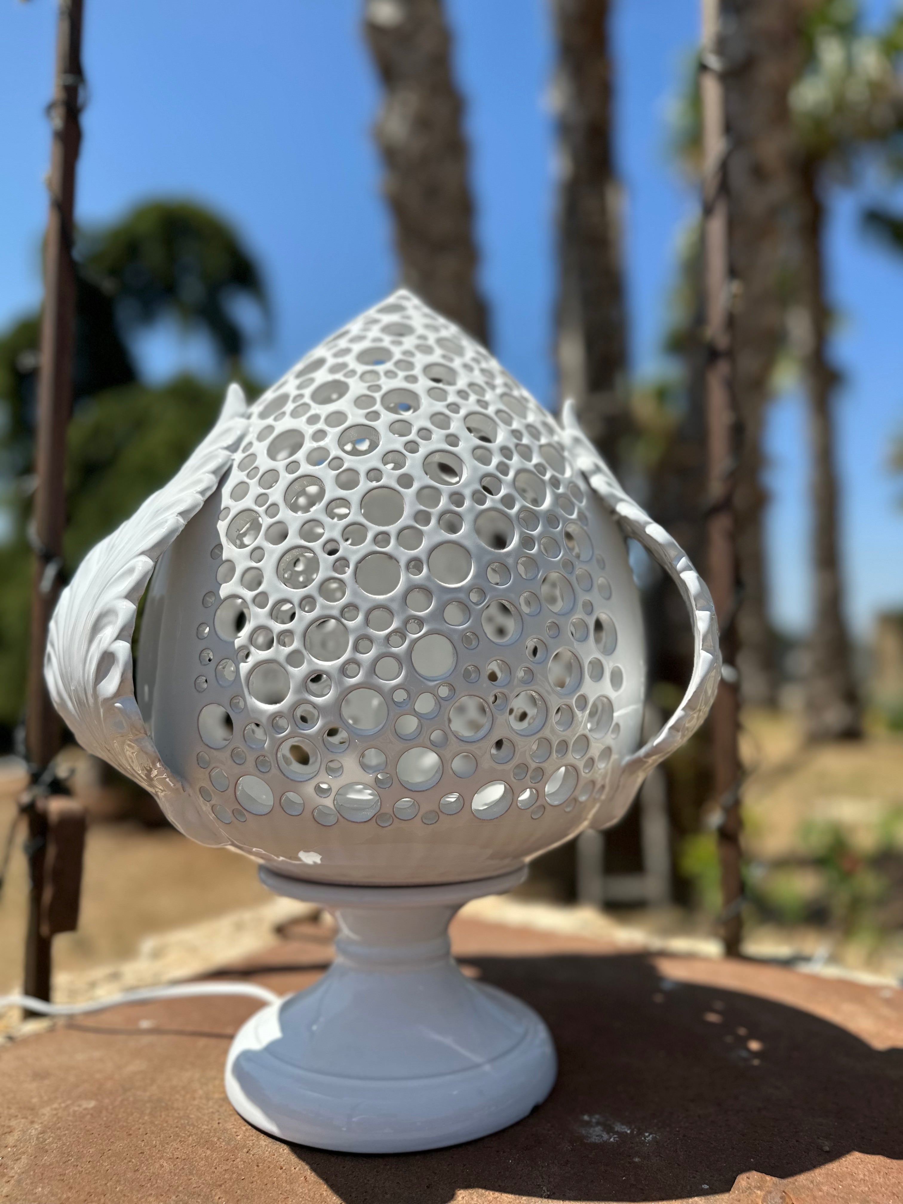 Lampada PUMO traforato in ceramica Pugliese – CRC Artigian Design